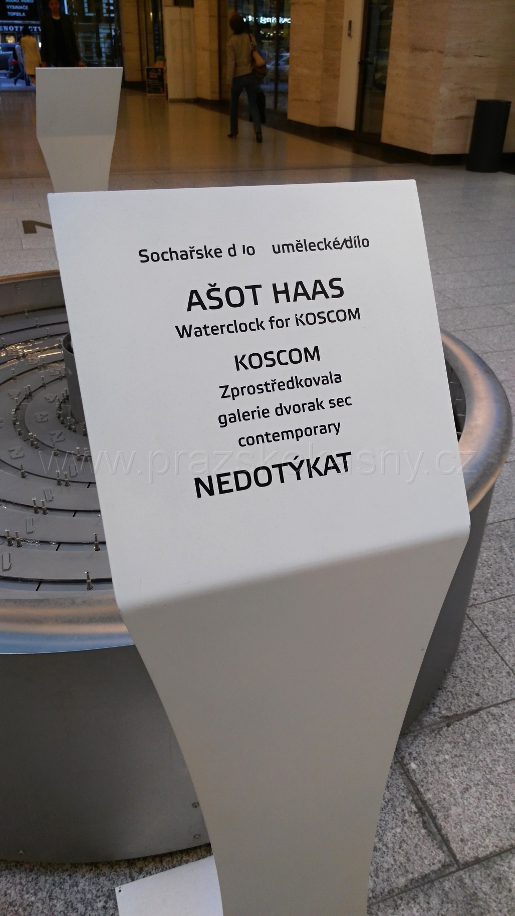 Fontána "Hodiny" v pasáži Florentina