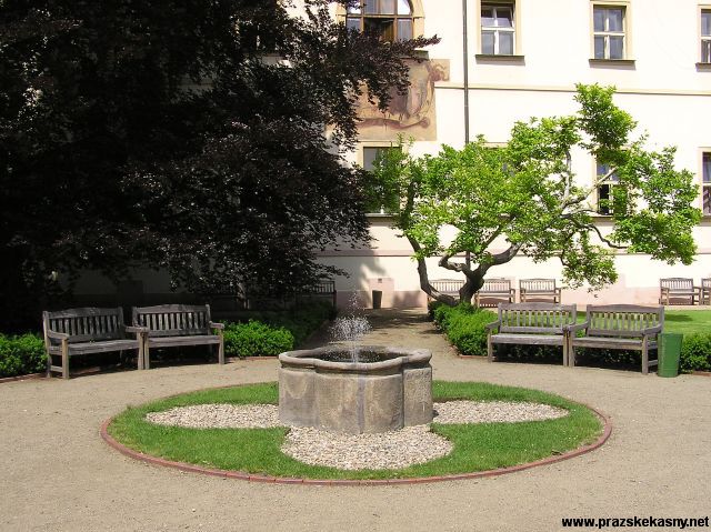 Kašna ve Vojanových sadech