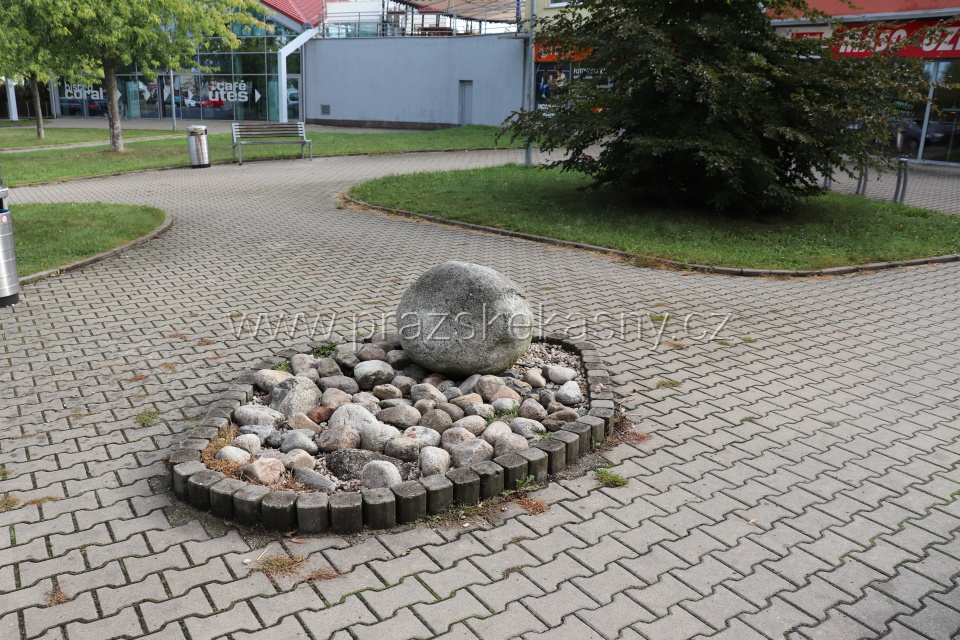 Fontána u obchodního centra