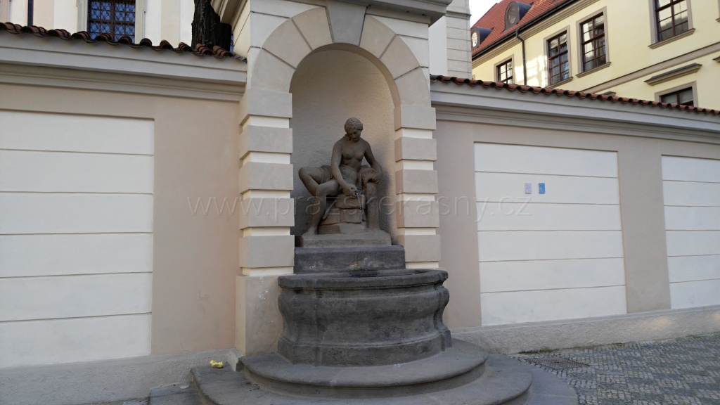 Kašna s alegorickou sochou Vltavy (Terezka)