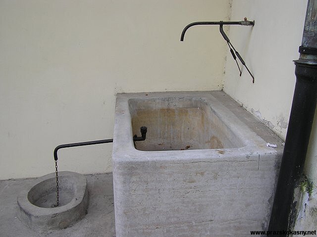 Kašna v Arcibiskupském paláci